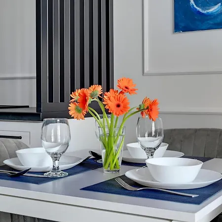 Doki Glamur Food Hall And Parking By Triapart Apartament Gdańsk