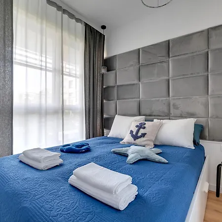 Doki Glamur Food Hall And Parking By Triapart * Gdańsk